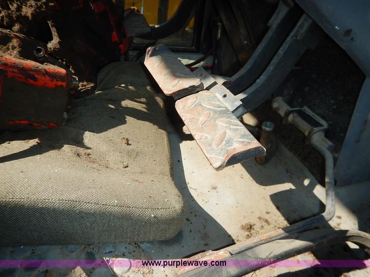 image for item I5004 1997 Ford 6640 tractor