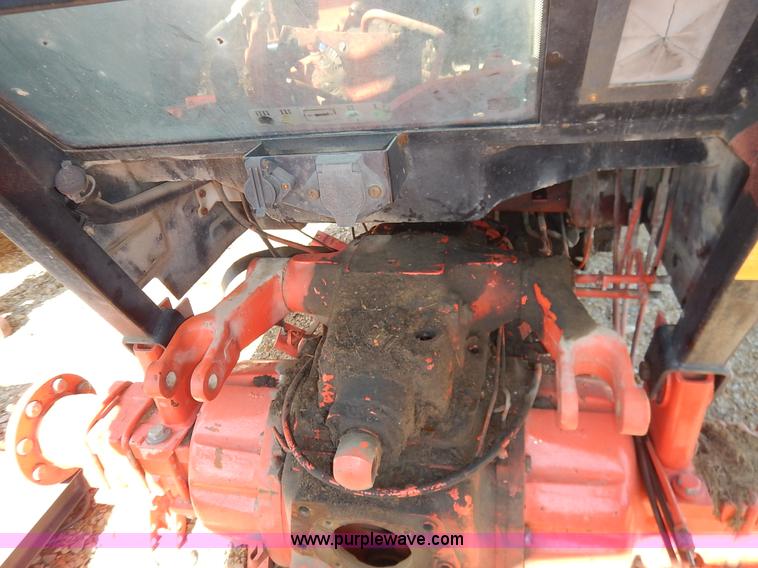 image for item I5004 1997 Ford 6640 tractor