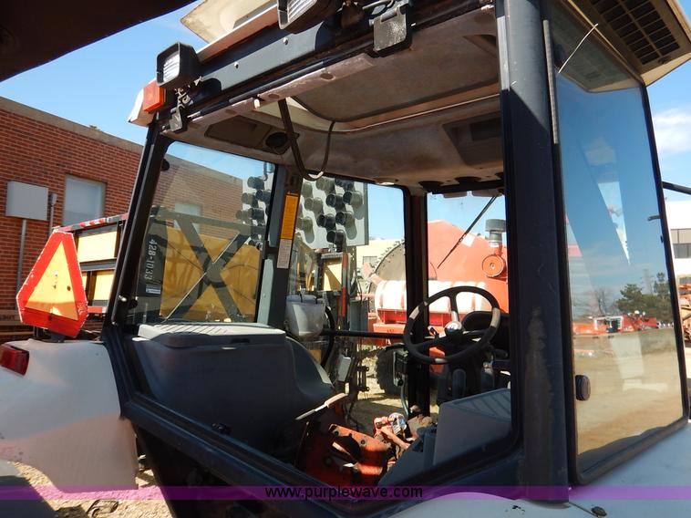 image for item I5004 1997 Ford 6640 tractor