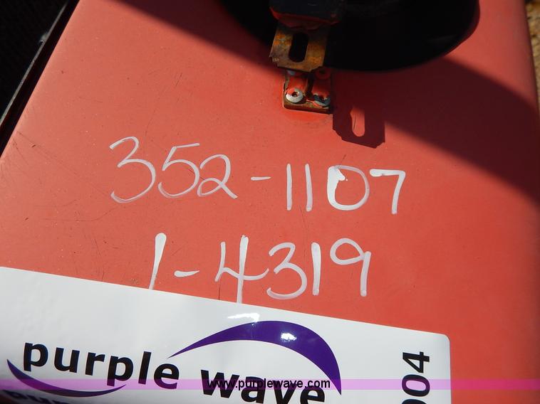 image for item I5004 1997 Ford 6640 tractor