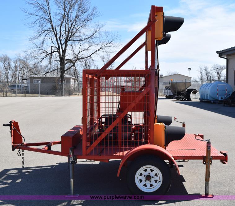 image for item K2334 2001 Lucas light trailer