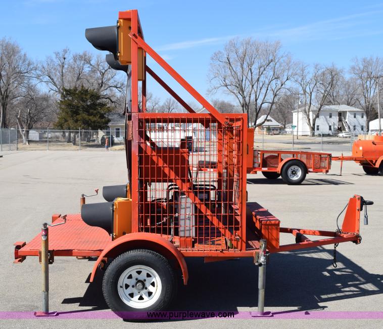 image for item K2334 2001 Lucas light trailer