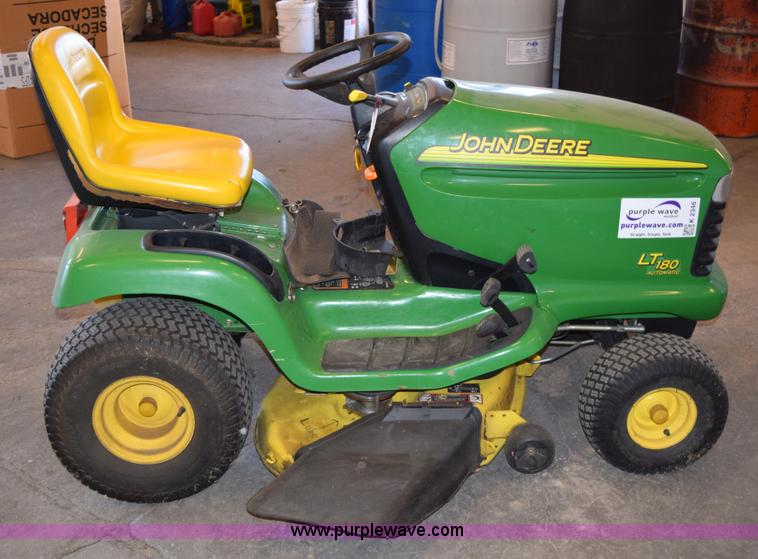 image for item K2346 2006 John Deere LT180 lawn mower