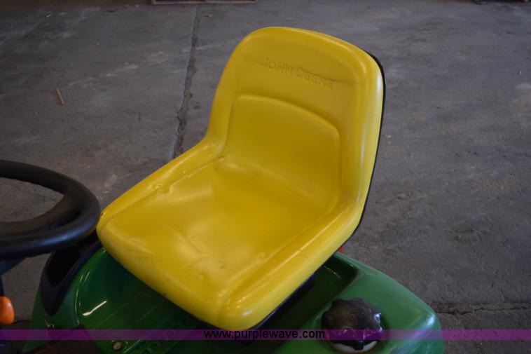 image for item K2346 2006 John Deere LT180 lawn mower