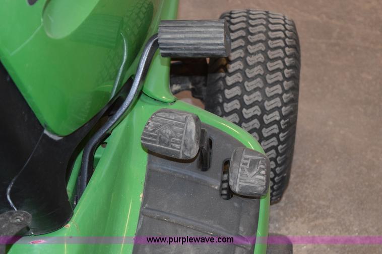 image for item K2346 2006 John Deere LT180 lawn mower