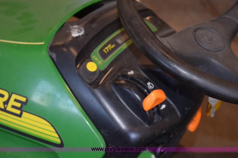 image for item K2346 2006 John Deere LT180 lawn mower