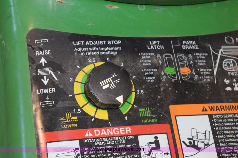 image for item K2346 2006 John Deere LT180 lawn mower