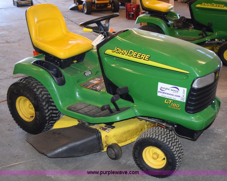 image for item K2347 2006 John Deere LT180 lawn mower
