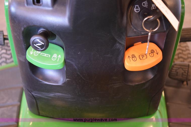 image for item K2347 2006 John Deere LT180 lawn mower