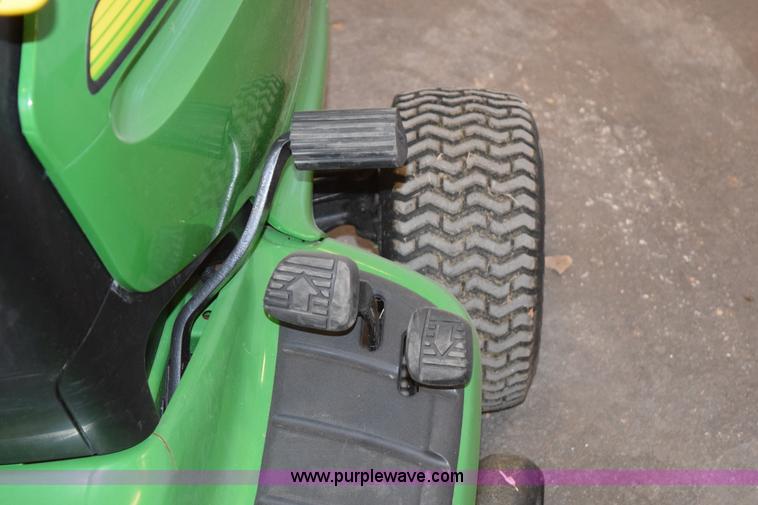 image for item K2347 2006 John Deere LT180 lawn mower