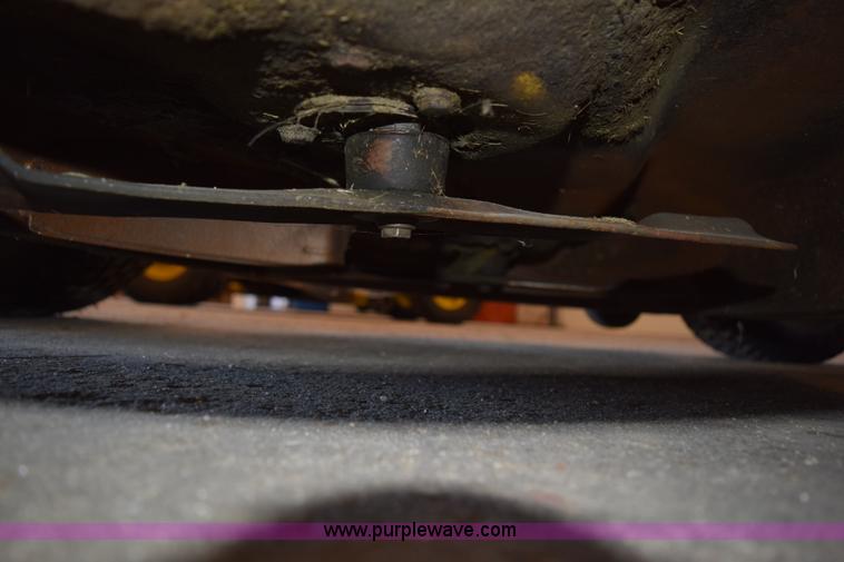 image for item K2347 2006 John Deere LT180 lawn mower