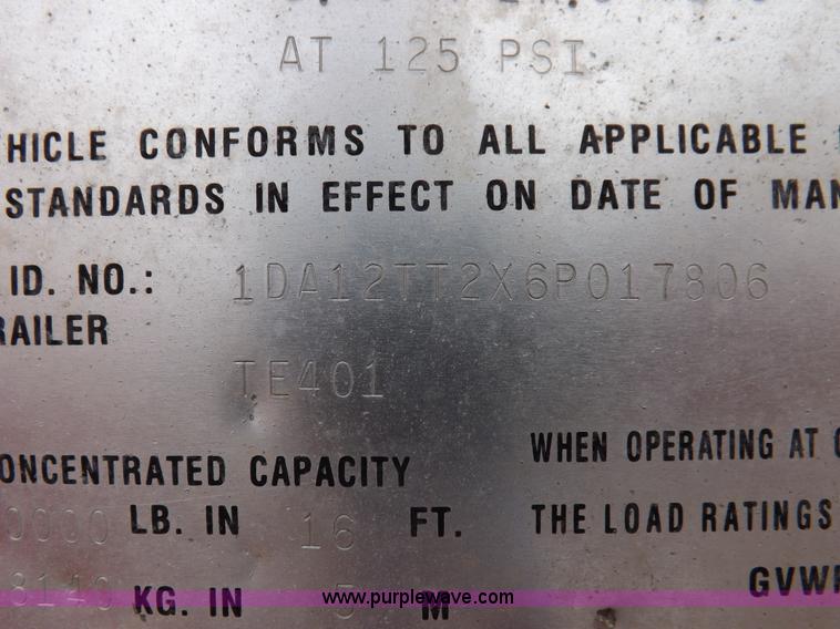 image for item K3223 2006 Trail-Eze TE401 equipment trailer