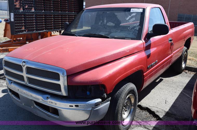 image for item K8783 2001 Dodge Ram 1500 pickup truck