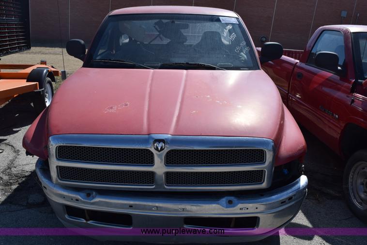 image for item K8783 2001 Dodge Ram 1500 pickup truck