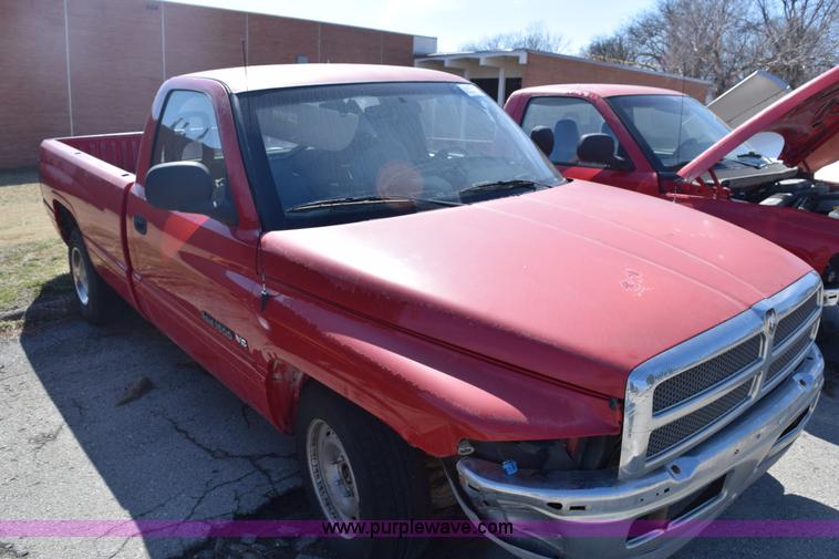 image for item K8783 2001 Dodge Ram 1500 pickup truck
