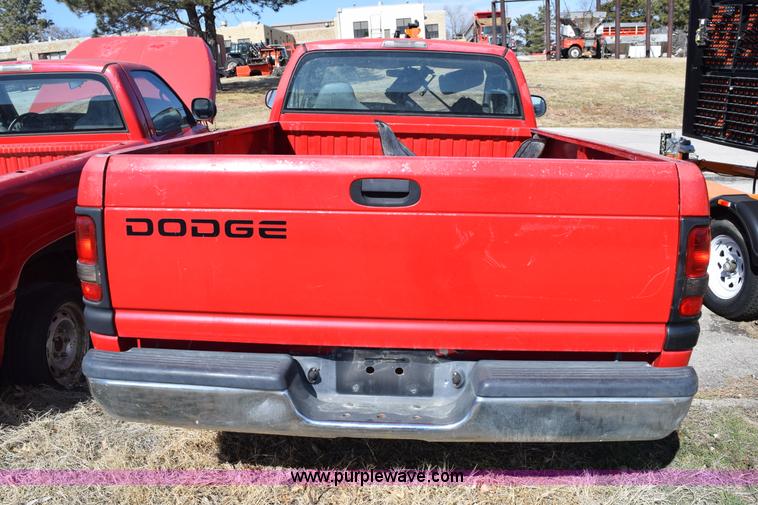 image for item K8783 2001 Dodge Ram 1500 pickup truck