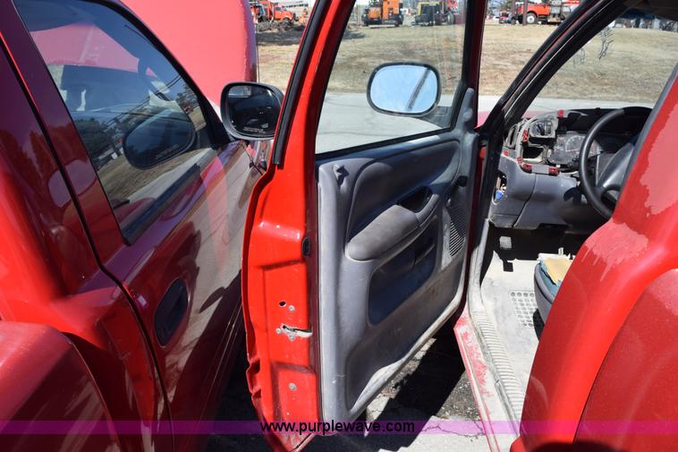 image for item K8783 2001 Dodge Ram 1500 pickup truck