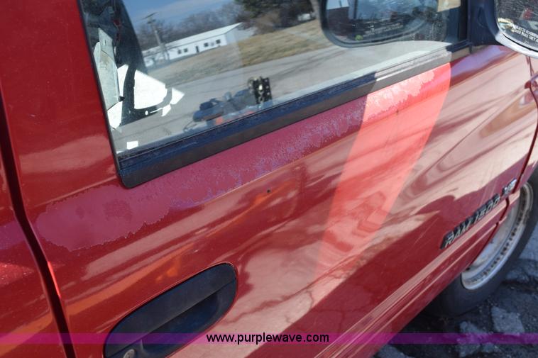 image for item K8783 2001 Dodge Ram 1500 pickup truck