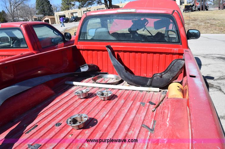 image for item K8783 2001 Dodge Ram 1500 pickup truck
