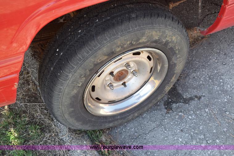 image for item K8783 2001 Dodge Ram 1500 pickup truck