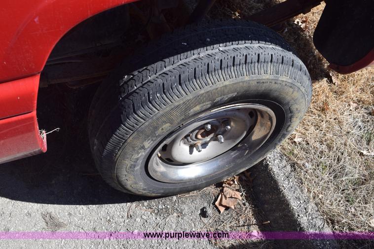 image for item K8783 2001 Dodge Ram 1500 pickup truck