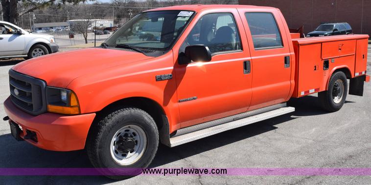 image for item K8828 2000 Ford F250 Super Duty XL Crew Cab utility truck