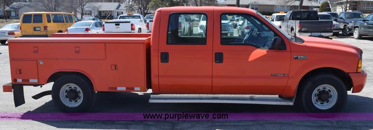 image for item K8828 2000 Ford F250 Super Duty XL Crew Cab utility truck