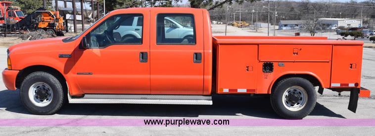 image for item K8828 2000 Ford F250 Super Duty XL Crew Cab utility truck