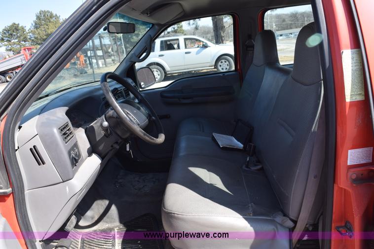 image for item K8828 2000 Ford F250 Super Duty XL Crew Cab utility truck