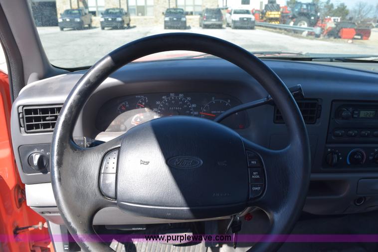 image for item K8828 2000 Ford F250 Super Duty XL Crew Cab utility truck