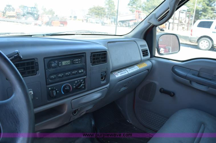 image for item K8828 2000 Ford F250 Super Duty XL Crew Cab utility truck