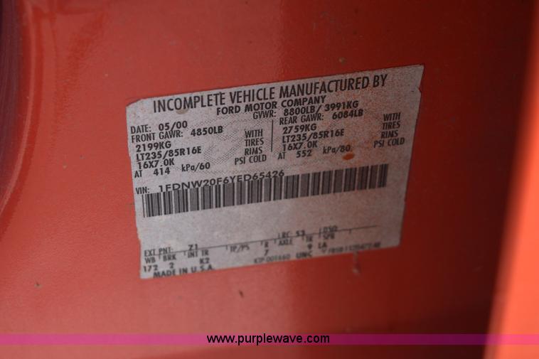 image for item K8828 2000 Ford F250 Super Duty XL Crew Cab utility truck