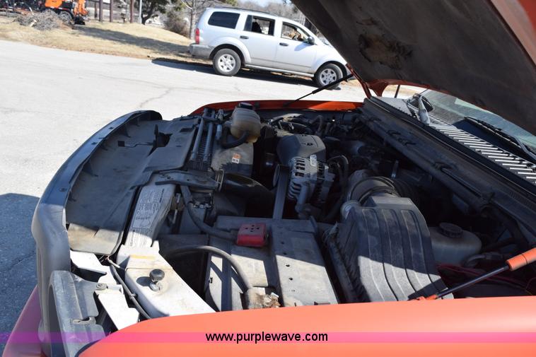 image for item K8828 2000 Ford F250 Super Duty XL Crew Cab utility truck