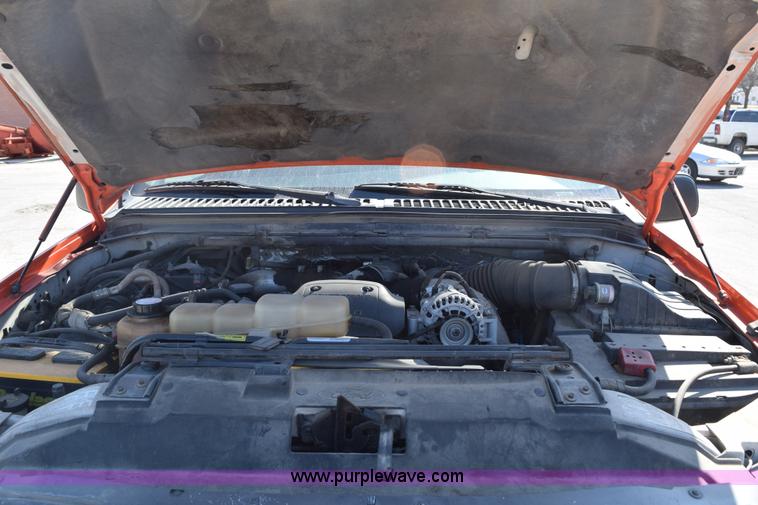 image for item K8828 2000 Ford F250 Super Duty XL Crew Cab utility truck