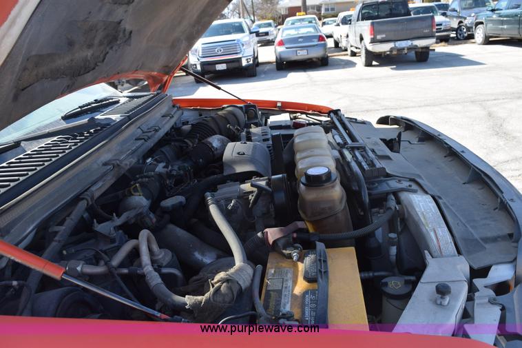 image for item K8828 2000 Ford F250 Super Duty XL Crew Cab utility truck