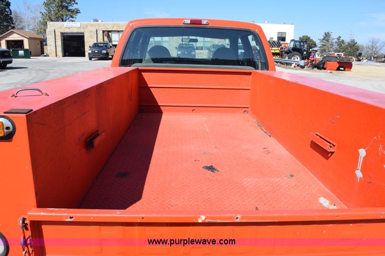 image for item K8828 2000 Ford F250 Super Duty XL Crew Cab utility truck
