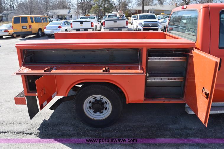 image for item K8828 2000 Ford F250 Super Duty XL Crew Cab utility truck