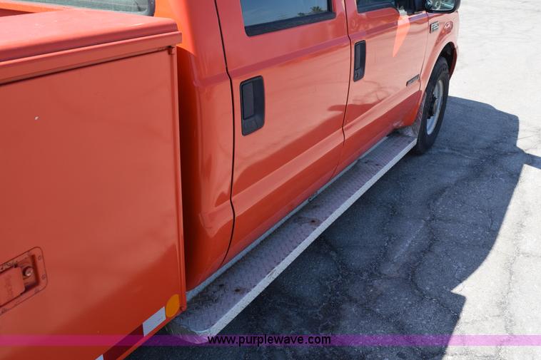image for item K8828 2000 Ford F250 Super Duty XL Crew Cab utility truck