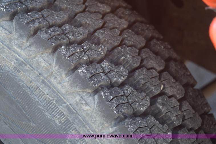 image for item K8828 2000 Ford F250 Super Duty XL Crew Cab utility truck