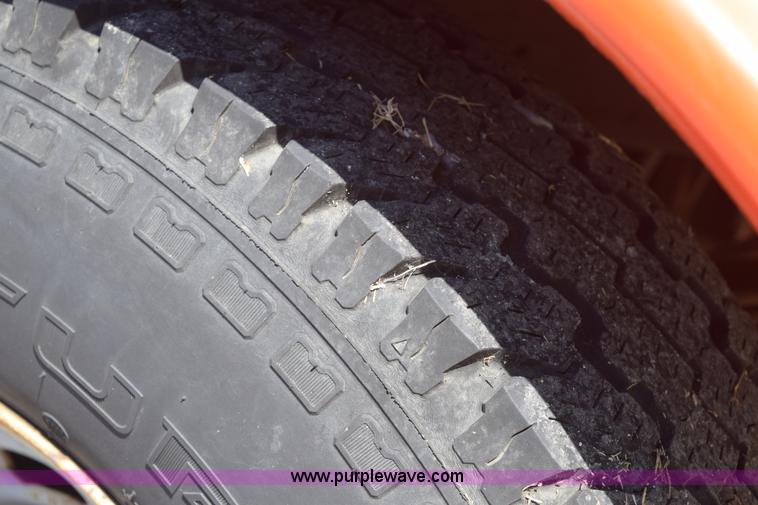 image for item K8828 2000 Ford F250 Super Duty XL Crew Cab utility truck