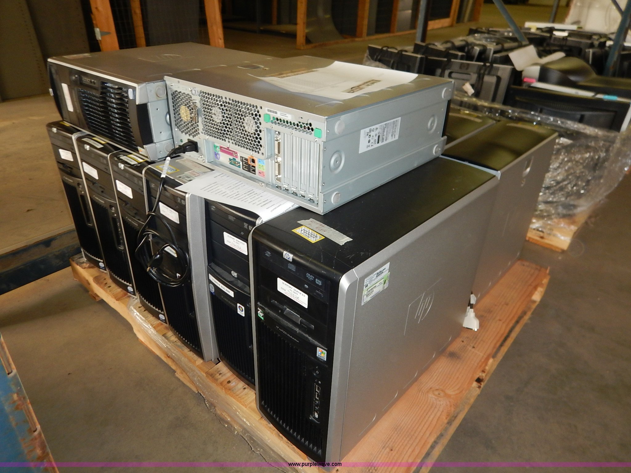 (14) HP computer towers in Topeka, KS Item BC9693 sold Purple Wave