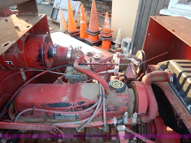 image for item AV9505 Olathe 986 wood chipper