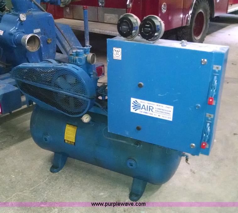 image for item AW9034 Quincy 210 air compressor