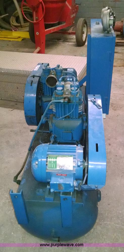 image for item AW9034 Quincy 210 air compressor