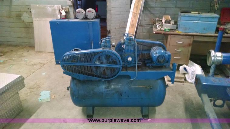 image for item AW9034 Quincy 210 air compressor