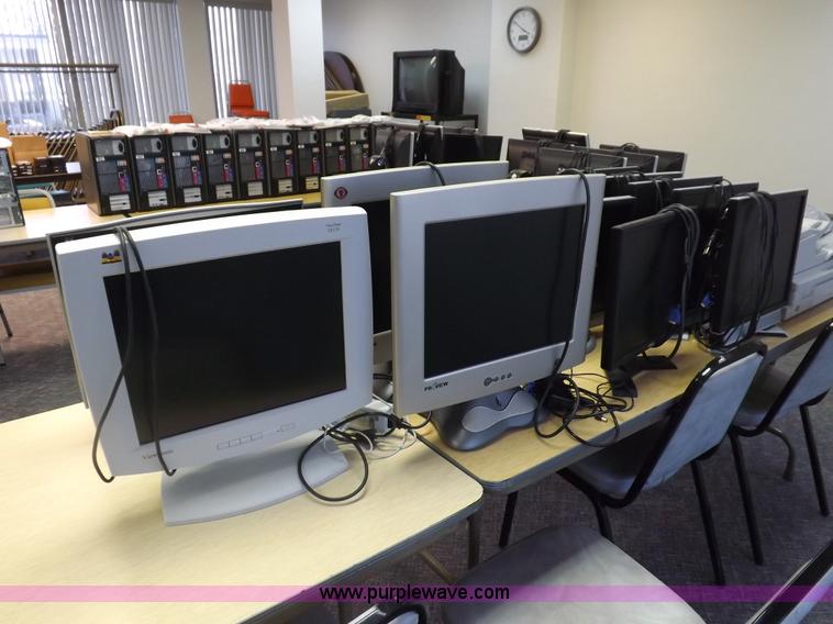image for item AW9470 (21) assorted computer monitors