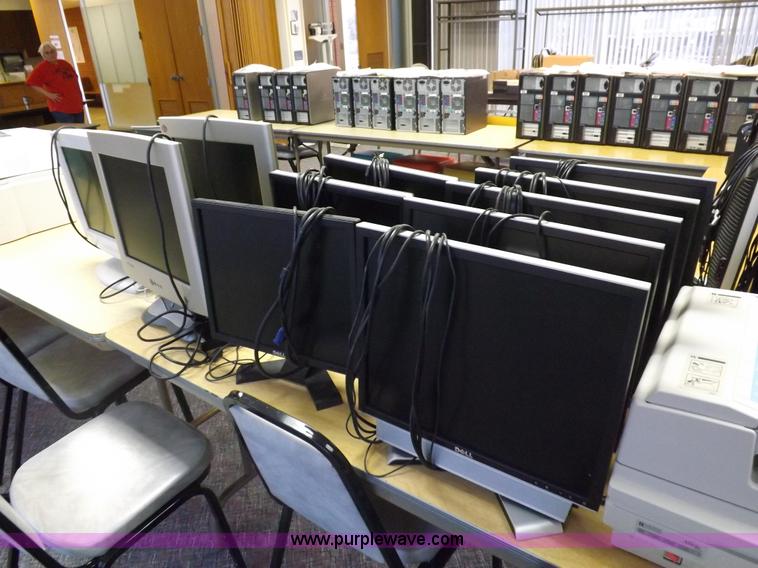 image for item AW9470 (21) assorted computer monitors