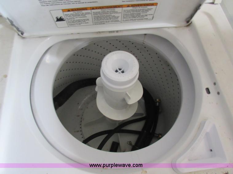 image for item B5945 Assorted appliances