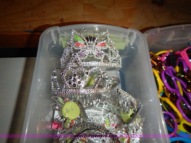 image for item BC9565 Assorted costume accessories