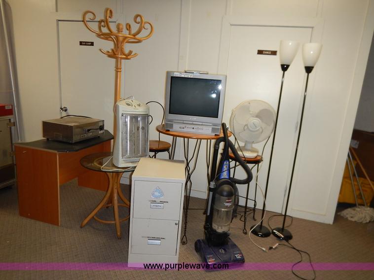 image for item BC9566 Assorted household items